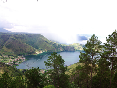 Danau Toba dari Taman Simalem Resort