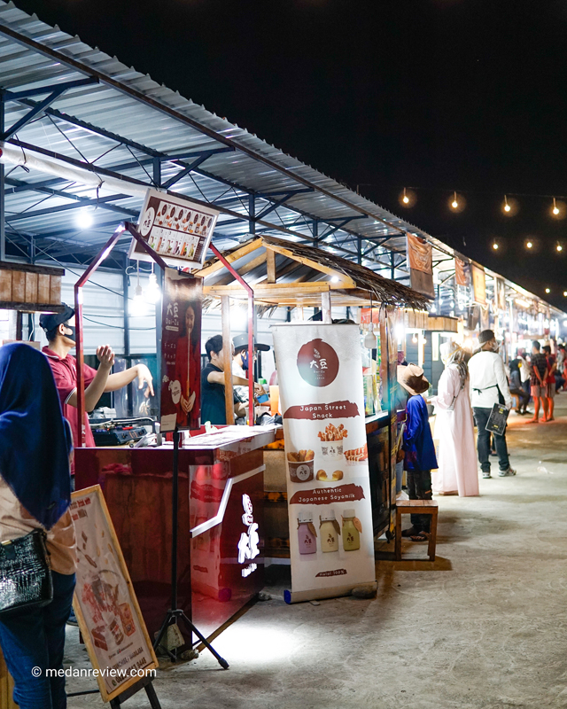 Berbagai Tenant di PRR Night Market Marelan