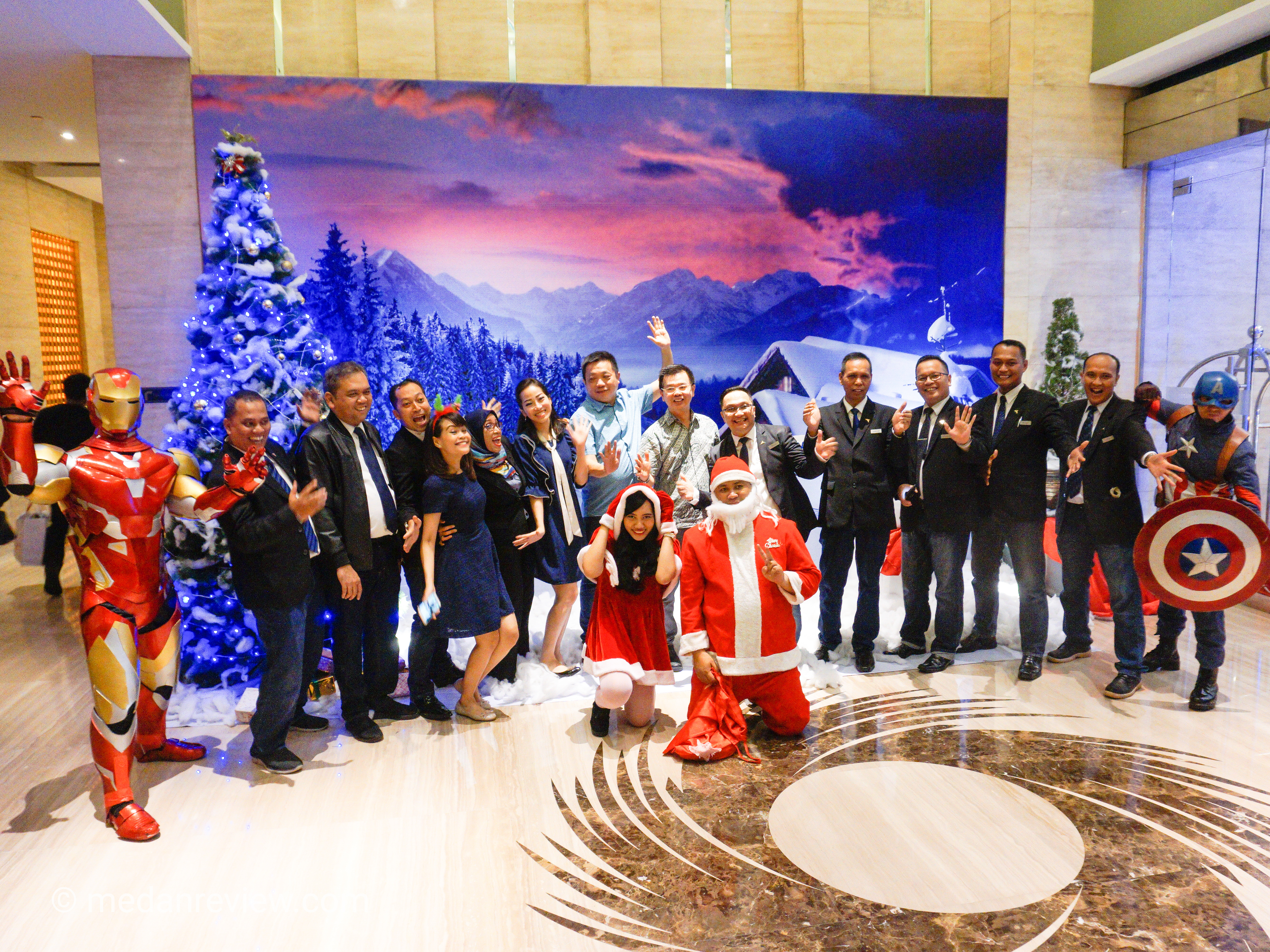 Tree Lighting Ceremony, Cambridge Hotel Medan Merayakan